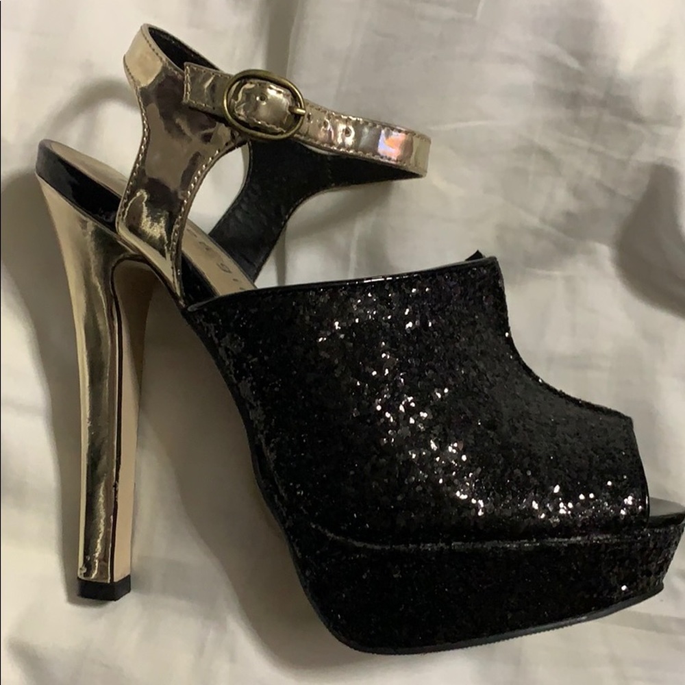 Madden Girl glitter black & metallic platform shoe 6.5